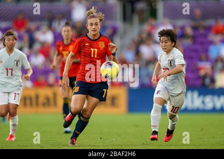 ORLANDO. USA. 05. MÄRZ: Alexia Putellas aus Spanien geht im Rahmen des Internationalen freundschaftlichen Fußballspiels der Frauen im SheBelieves Cup 2020 zwischen Spanien Frauen und Japan Frauen im Exploria Stadium in Orlando, USA, gegen Yuka Momiki aus Japan vor. ***keine kommerzielle Nutzung*** (Foto von Daniela Porcelli/SPP) Stockfoto