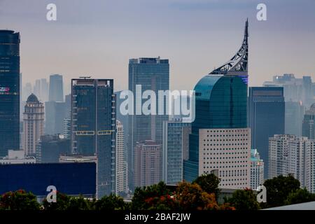 Ein Erhöhter Blick Auf Die Skyline Von Jakarta, Jakarta, Indonesien. Stockfoto