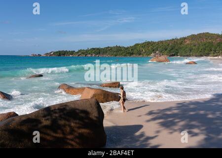 Blick auf den Strand von Anse Lazio auf den Praslin Seychellen Stockfoto