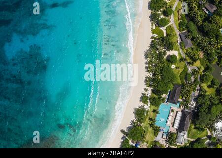 Blick auf den Strand von Anse Petit auf die Insel Seychelles Mahe Island Stockfoto