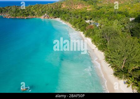 Blick auf den Strand von Anse Lazio auf den Praslin Seychellen Stockfoto