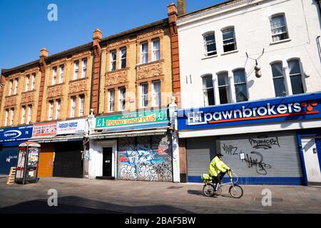 Geschäfte in Deptford High St, London, Großbritannien schlossen aufgrund von Coronavirus. Stockfoto