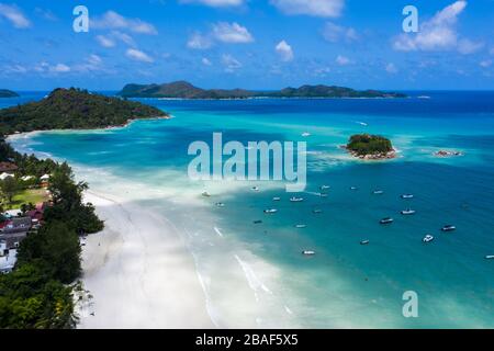 Anse Volbert Luftstrand Blick auf die Insel Praslin Seychellen Stockfoto