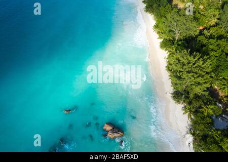 Blick auf den Strand von Anse Lazio auf den Praslin Seychellen Stockfoto