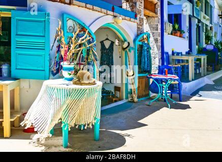 Traditionelles Souvenirladen auf der insel kykladen, Amorgos. Stockfoto