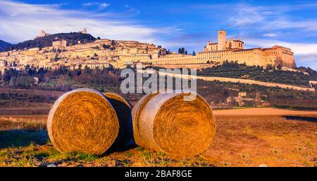 Schöne Altstadt von Assisi über dem Sonnenschutz, Umbrien, Italien. Stockfoto