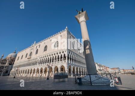 VENEDIG, ITALIEN - 23. MÄRZ: Ansichten von Venedig ohne Menschen während des Corona-Virus Stockfoto