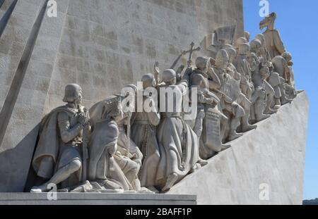 Lissabon, Portugal. März 2020. Der Moment zu den Entdeckungen oder Padrao dos Descobrimentos am Nordufer des Tejo in der Pfarrei Belém in Lissabon wurde 1960 zum Gedenken an den 500. Todestag von Heinrich dem Seefahrer eingeweiht. Es. Fotos 10. März 2020. Credit: Mark Hertzberg/ZUMA Wire/Alamy Live News Stockfoto