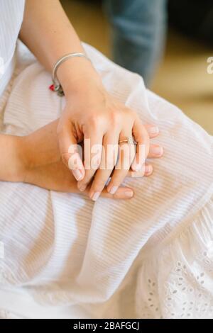 Diamantringe und Hochzeitsringe. Stockfoto