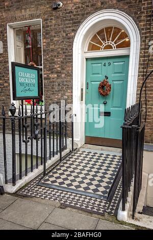 Das Charles Dickens Museum befindet sich im ehemaligen Haus der Autoren in der Doughty Street, Holborn, London. Stockfoto