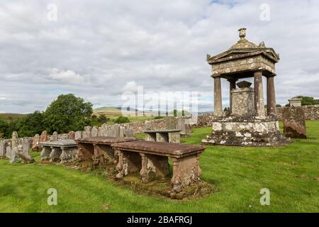 Tafelgräber auf dem Old Castleton Cemetery, Newcastleton, St Martin's Churchyard, Byerholm, Castleton, Roxburghshire, Schottland Stockfoto