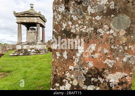 Flechten auf dem Grabstein, Old Castleton Cemetery, Newcastleton, St Martin's Churchyard, Byerholm, Castleton, Roxburghshire, Schottland Stockfoto