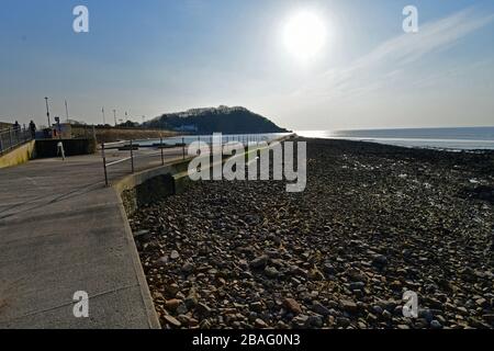 Bristol, Großbritannien. März 2020. UK.Covid-19 Virus-Lockdown. "Stay at Home Advice.sehr wenige Menschen sind an Clevdon Seafront und Yachthafen an einem Frühlingsnachmittag, nach einem Government Lockdown, zu sehen." Bildnachweis: Robert Timoney/Alamy Live News Stockfoto