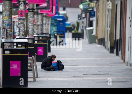 Glasgow, Großbritannien. März 2020. Abgebildet: Buchanan Street - Glasgows Style Meile, die jetzt wie eine Geisterstadt ist. Blick auf das Stadtzentrum von Glasgow, in dem leere Straßen, Geschäfte und leere Bahnstationen zu sehen sind, in der Regel eine geschäftige Straßenszene mit Käufern und Leuten, die in der Stadt arbeiten. Die Pandemie von Coronavirus hat die britische Regierung gezwungen, eine Schließung aller Großstädte Großbritanniens anzuordnen und die Menschen zu Hause zu lassen. Kredit: Colin Fisher/Alamy Live News Stockfoto