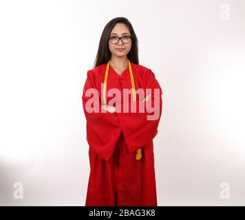 Eine attraktive Frau blickt nach dem Studium in die Zukunft. Stockfoto