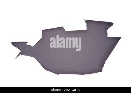 Loch auf weißem Papier, schwarzer Hintergrund Stockfoto