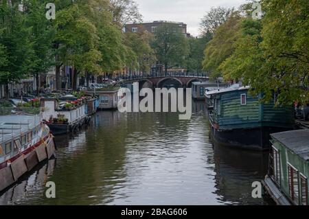 Kanalszene in Amsterdam, Niederlande Stockfoto