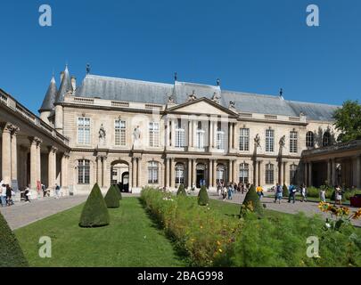 Gebäude des Nationalarchivs (Museum für französische Geschichte), Marais, Paris, Frankreich Stockfoto