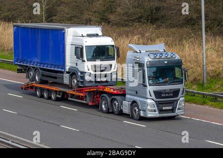 Autotransport, Transport-Lieferwagen, Lastwagen, Transport, LKW, Frachtführer, man-Fahrzeug, europäischer kommerzieller Transport, Industrie, M6 in Manchester, Großbritannien Stockfoto