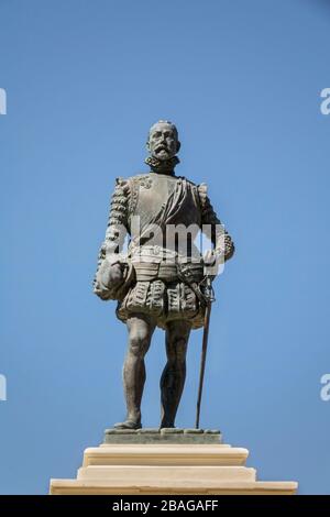 Santa-Marta-Kolumbien-24. Februar 2020: Rodrigo de Bastidas Statue, es ist wie ein Platz mit einem Denkmal für den Gründer der Stadt. Die Statue ist lokalisiert Stockfoto
