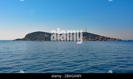 Kinaliada, eine der Prinzeninseln, auch Adalar genannt, im Marmarameer vor der Küste von Istanbul Stockfoto