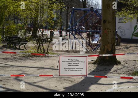 Geschlossene Spielplätze in Frankfurt Deutschland aufgrund von Covid-19 Stockfoto