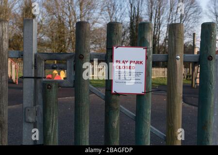 Spielgrund aufgrund des Corona 19-Virus in Hampshire geschlossen Stockfoto