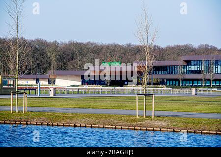 Allgemeiner Blick auf den Blumenpark Keukenhof aus der Ferne.der Touristenblumenpark Keukenhof wird in diesem Jahr wegen der COVID-19-Coronavirus-Krise nicht mehr geöffnet. Stockfoto