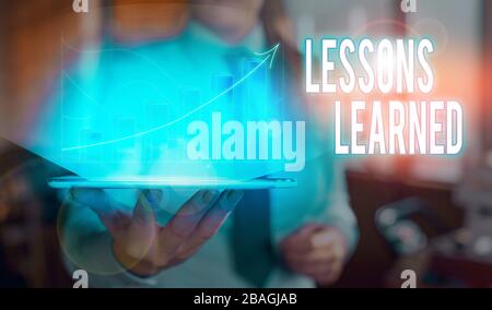 Schreiben Hinweis Übersicht Lektionen gelernt. Business Konzept für das Wissen oder Verständnis von Erfahrungen Stockfoto