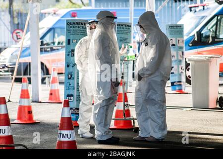 Guarulhos, Sao Paulo, Brasilien. März 2020. (INT)COVID-19/Einweihung des Behandlungszentrums Coronavirus. 27. März 2020 sind Guarulhos, Sao Paulo, Brasilien:Einwohner der Stadt Guarulhos heute bei der Eröffnung des ersten Coronavirus Behandlungszentrums in Brasilien am Parque CECAP anwesend, um eine verdächtige Beurteilung der COVID-19 durchzuführen. Diejenigen, die das Drive Thru System oder zu Fuß nutzen, wurden besucht to.Credit: Fepesil/Thenews2 Credit: Fepesil/TheNEWS2/ZUMA Wire/Alamy Live News Stockfoto