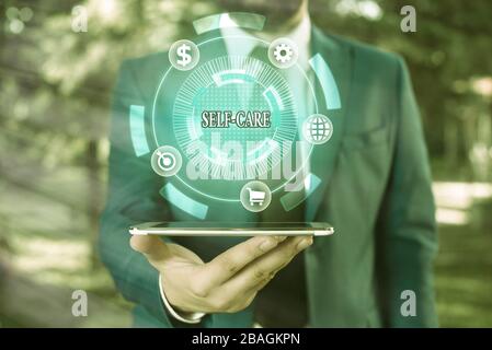 Handschriftertext Self Care. Konzeptionelles Foto die Praxis, Maßnahmen zur Verbesserung der eigenen Gesundheit zu ergreifen Stockfoto