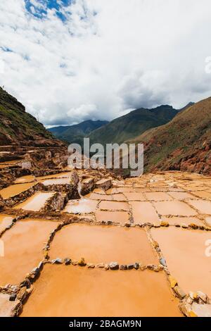 Der Blick auf die berühmten Salzminen in Peru Stockfoto