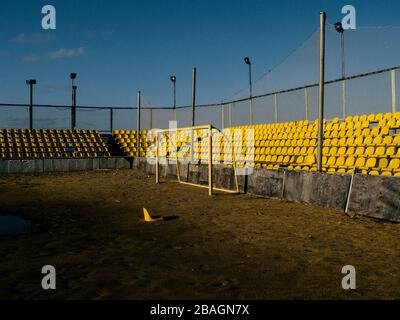 Verlassene Stadion in der Nähe von Seeufer in Batumi Stockfoto