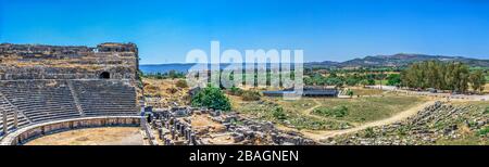 Die antike griechische Stadt Miletus an der Westküste Anatoliens, Türkei, an einem sonnigen Sommertag Stockfoto