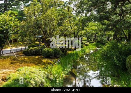 Idyllische Landschaft des Kenroku-en-Gartens im Sommer, Kanazawa, Japan Stockfoto