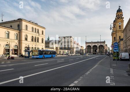 Bayern-München-Deutschland, 27. März 2020: Leere Straßen am Odeonsplatz, München wegen Abschaltung wegen Corona-Virus Stockfoto