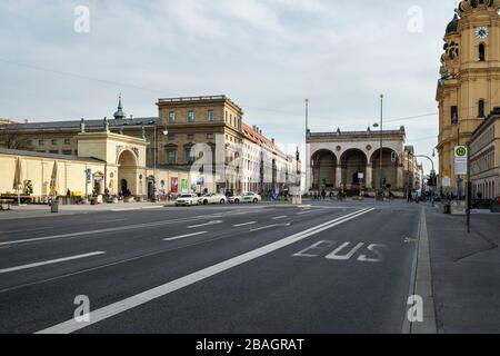 Bayern-München-Deutschland, 27. März 2020: Leere Straßen am Odeonsplatz, München wegen Abschaltung wegen Corona-Virus Stockfoto