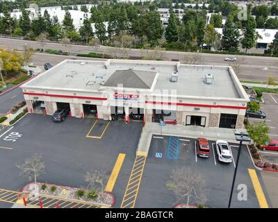 Costco Tire Center bietet Reifenwechsel und andere Dienstleistungen für Costco-Mitglieder. San Diego, Kalifornien, USA. März 2020 Stockfoto