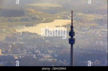 , Silhouette des Dortmunder Fernsehturms Florian mit dem Phoenix-See im Hintergrund in Dortmund, 04.02.2015, Luftaufnahme, Deutschland, Nordrhein-Westfalen, Ruhrgebiet, Dortmund Stockfoto