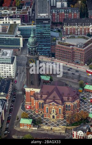 Die evangelische Hauptkirche St. Michaelis, genannt Michel, ist die bekannteste Kirche in Hamburg vom 30.10.2013, Luftbild, Deutschland, Hamburg Stockfoto