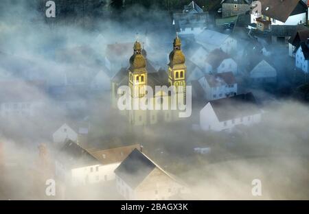 Kirche St. Maria Magdalena (Padberger Dom) in Padberg, 11.12.2013, Luftbild, Deutschland, Nordrhein-Westfalen, Sauerland, Marsberg Stockfoto