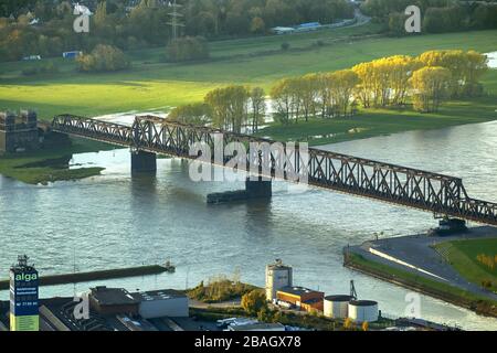 Brücke Hochfelder Eisenbahnbrücke über den Rhein, 01.02.2012, Luftbild, Deutschland, Nordrhein-Westfalen, Ruhrgebiet, Duisburg Stockfoto