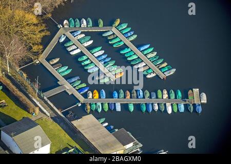 , überdachtes Boot vom Anlegesteg am Masorensee in Duisburg-Wedau-Wedau, 12.03.2015, Luftbild, Deutschland, Nordrhein-Westfalen, Ruhrgebiet, Duisburg Stockfoto