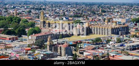 Morgen Luftbild Stadtbild von Cholula mit Capilla Real o de Naturales, Mexiko Stockfoto