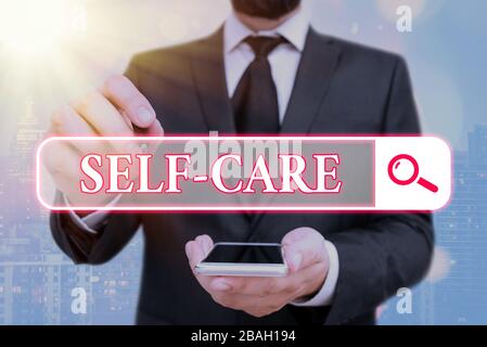 Handschriftertext Self Care. Konzeptionelles Foto die Praxis, Maßnahmen zur Verbesserung der eigenen Gesundheit zu ergreifen Stockfoto