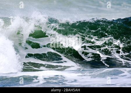 Wellen, die in Nicaragua an Land krachen. Stockfoto