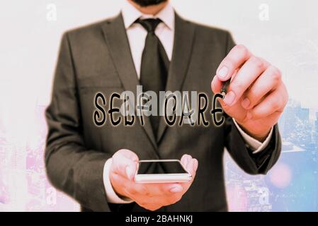 Handschriftertext Self Care. Konzeptionelles Foto die Praxis, Maßnahmen zur Verbesserung der eigenen Gesundheit zu ergreifen Stockfoto