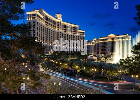 Der Bellagio Hotel and Casino Komplex entlang des Strip in Las Vegas, Nevada, USA. Stockfoto