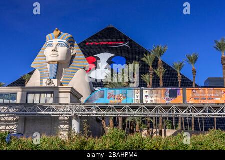 Der Luxor Kasinokomplex in Las Vegas, Nevada, USA. Stockfoto