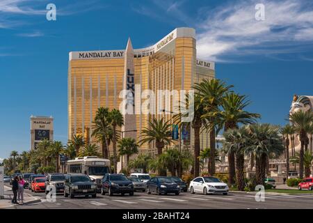 Das Mandalay Bay Hotel und der Kasinokomplex entlang des Strip in Las Vegas, Nevada, USA. Stockfoto